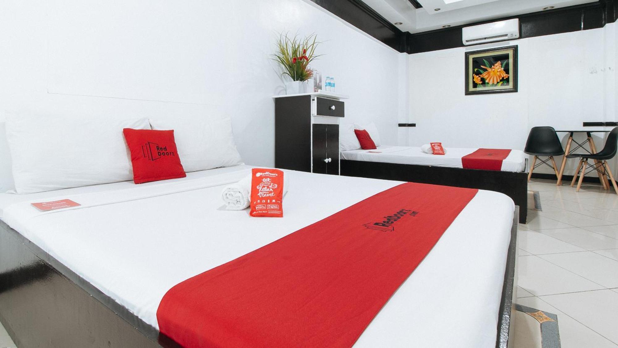 Reddoorz At Plus Villa Gloria Taguig Exterior foto