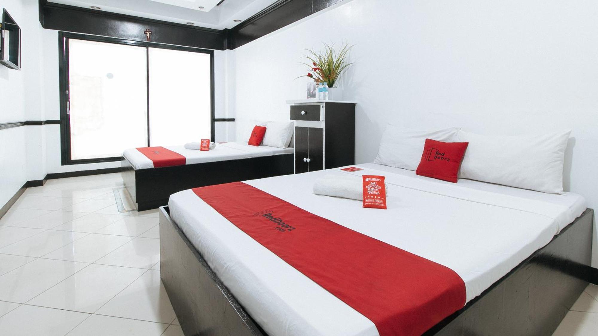 Reddoorz At Plus Villa Gloria Taguig Exterior foto